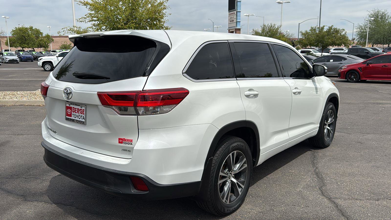 Used 2018 Toyota Highlander LE image 7