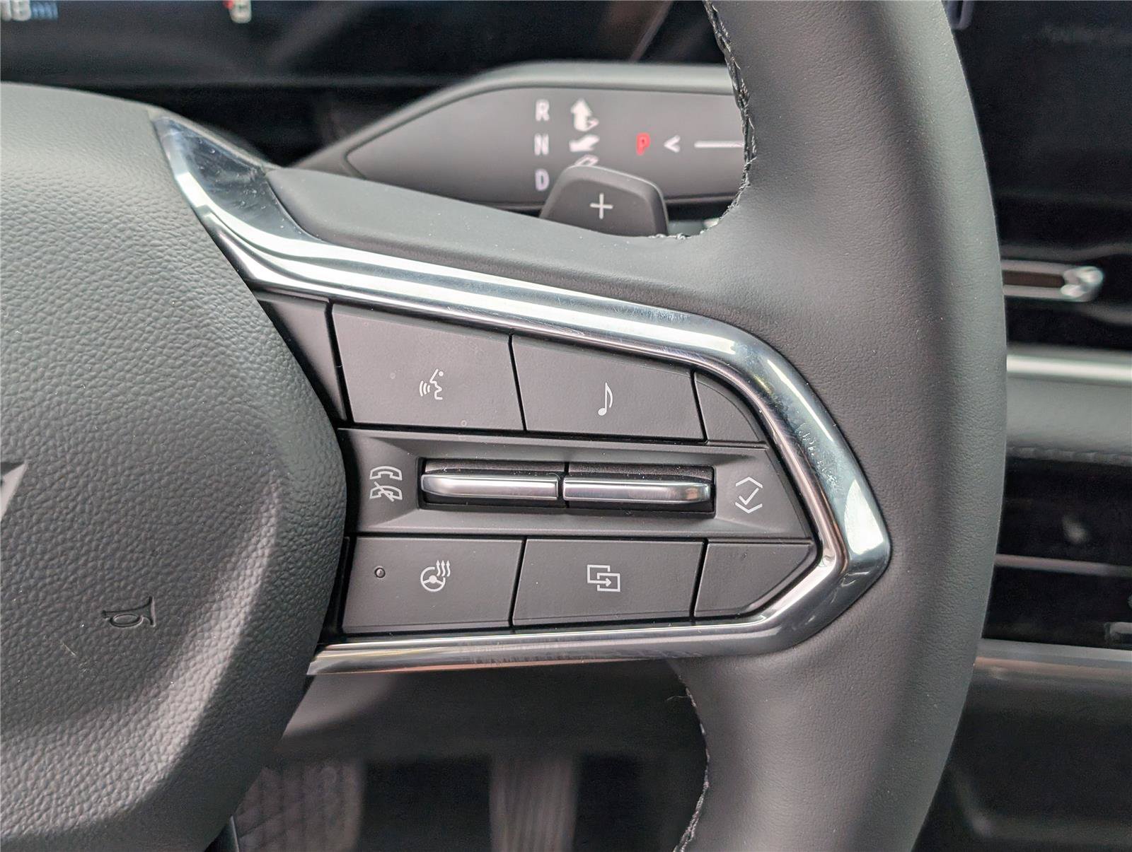 New 2026 Chevrolet Equinox LT w/ Safety and Technology Package AWD/4WD image 17