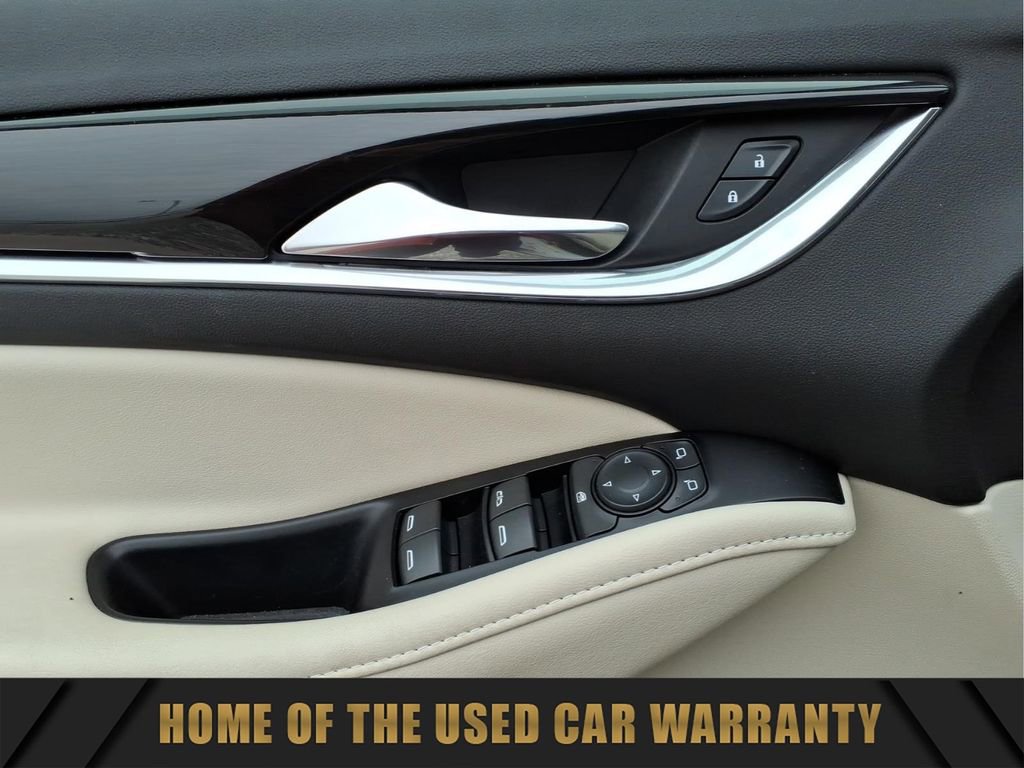 Used 2023 Buick Enclave Essence image 13