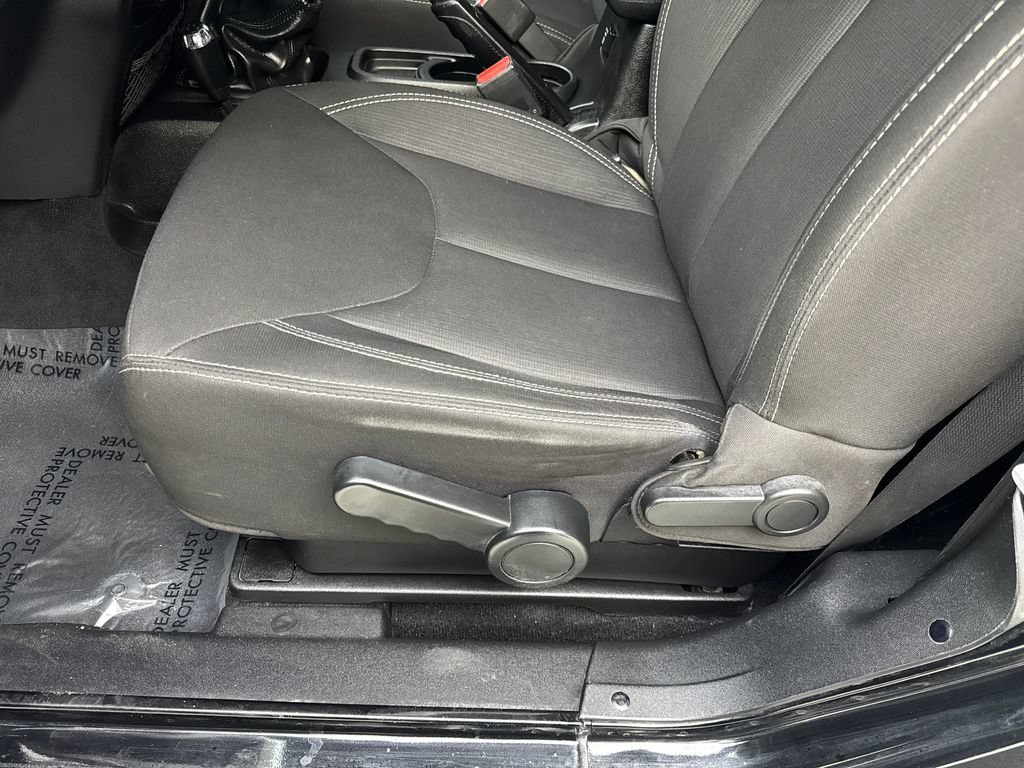 Used 2014 Jeep Wrangler Rubicon w/ Power Convenience Group AWD/4WD image 26