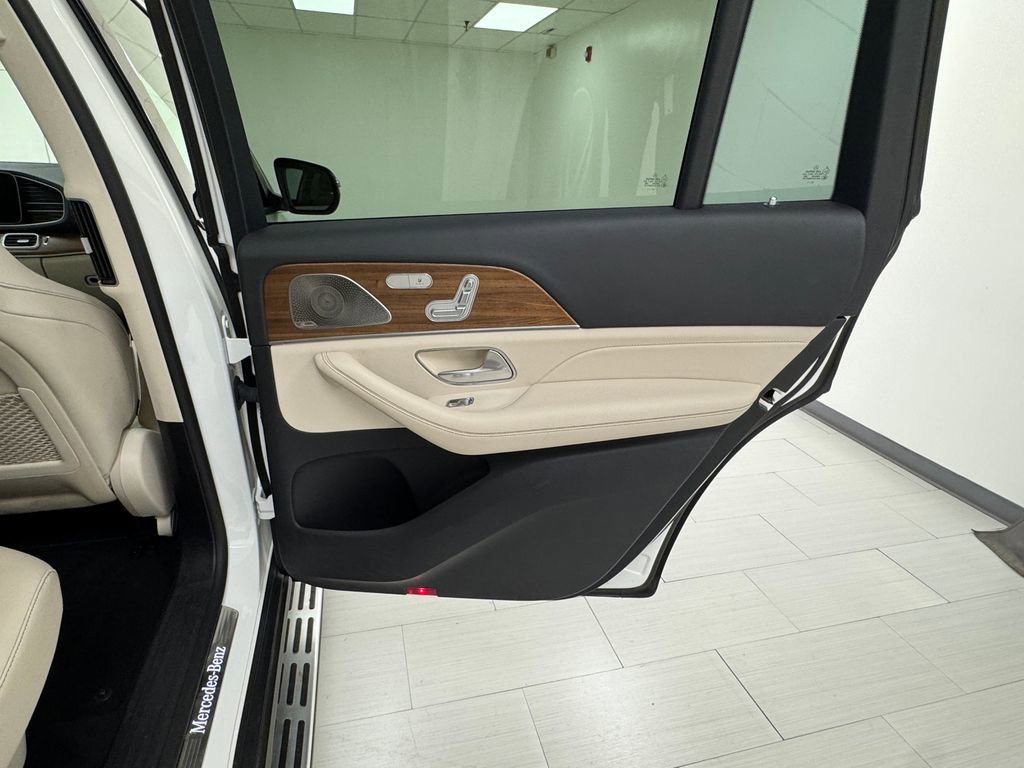 Used 2022 Mercedes-Benz GLS 450 4MATIC image 16