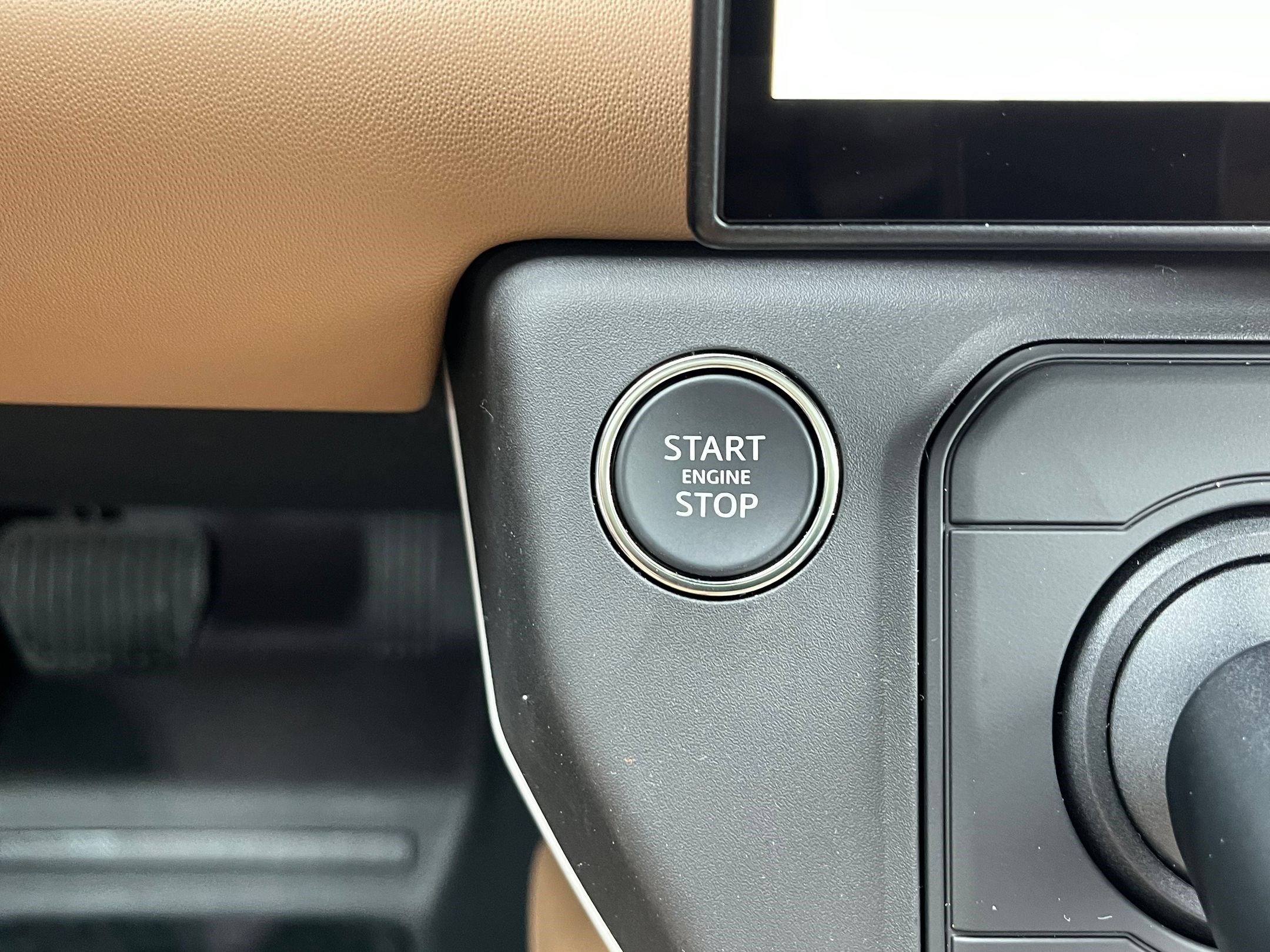 Used 2026 Land Rover Defender 110 X-Dynamic SE AWD/4WD image 31