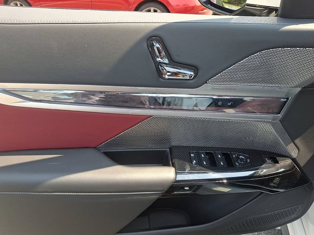 Used 2024 BMW 740i xDrive w/ Premium Package 2 AWD/4WD image 12