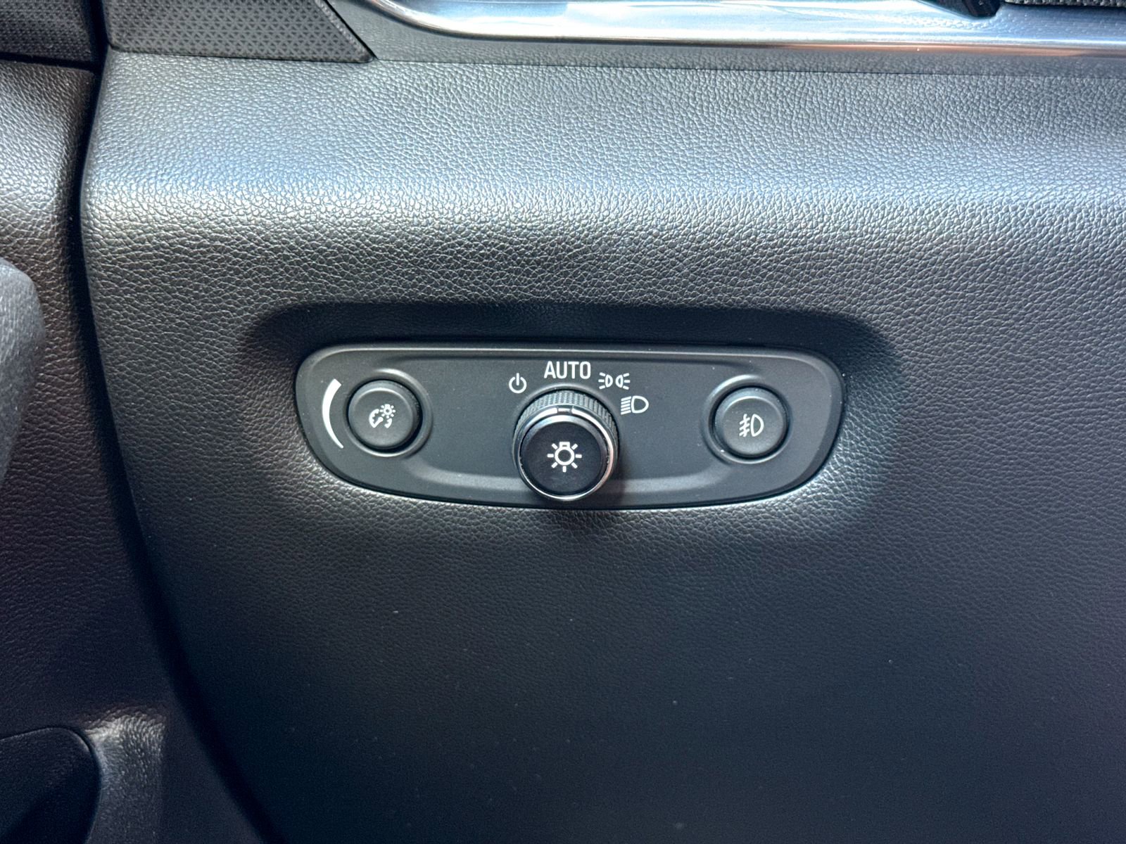 Used 2020 Chevrolet Traverse Premier AWD/4WD image 34