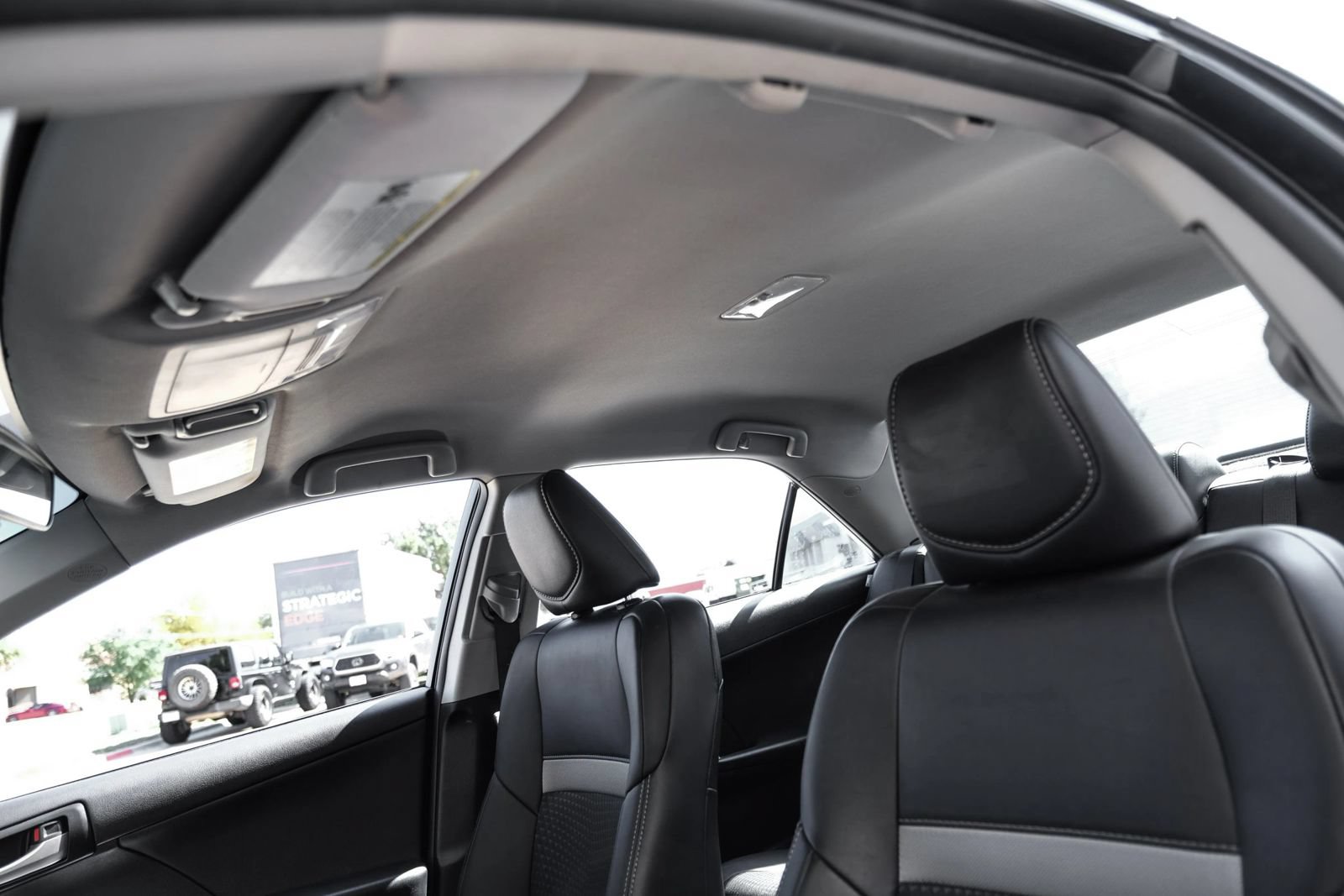 Used 2014 Toyota Camry SE FWD image 28