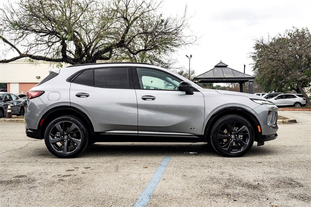 Used 2024 Buick Envision Sport Touring image 4