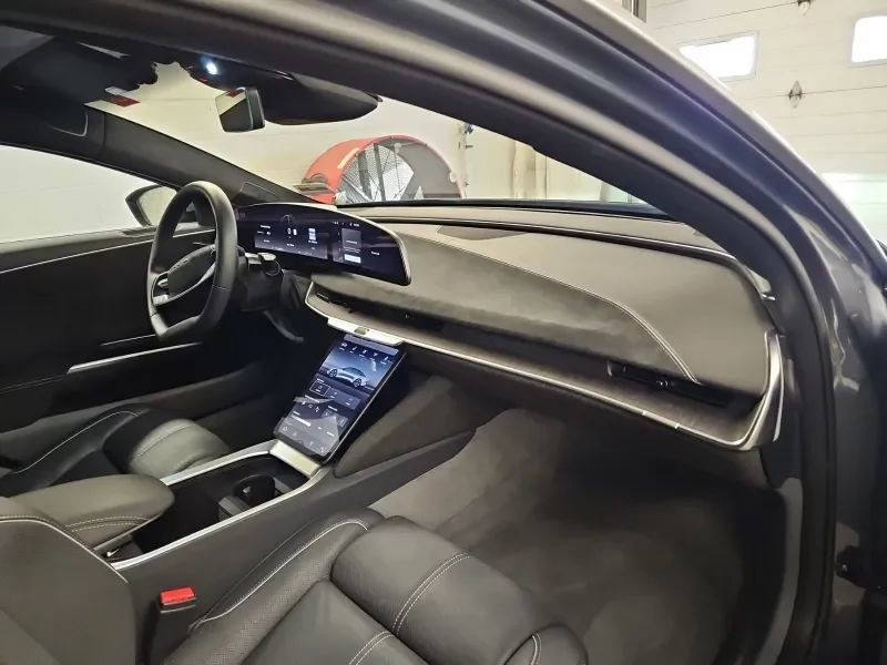 Used 2024 Lucid Air Grand Touring image 4