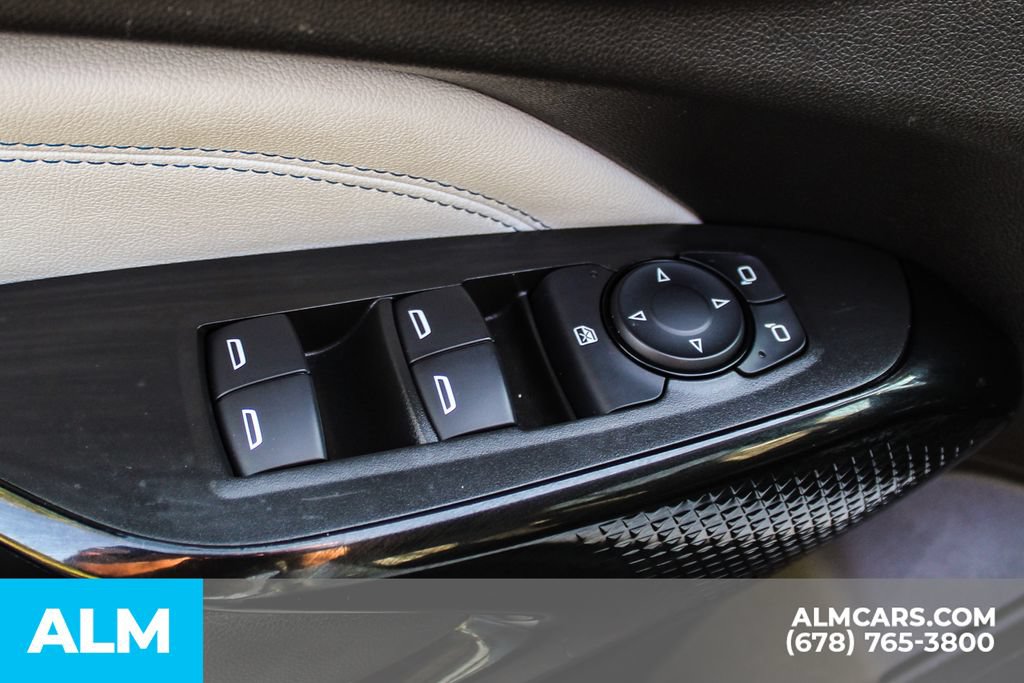 Used 2025 Chevrolet Trax LT FWD image 39