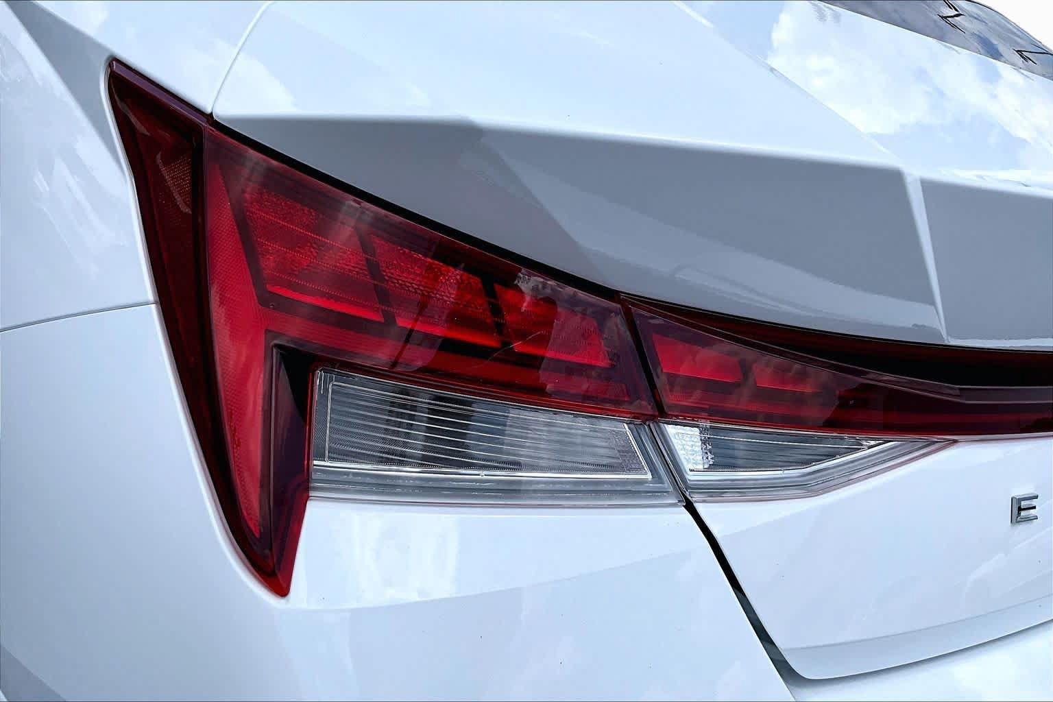 Used 2022 Hyundai Elantra Blue FWD image 29