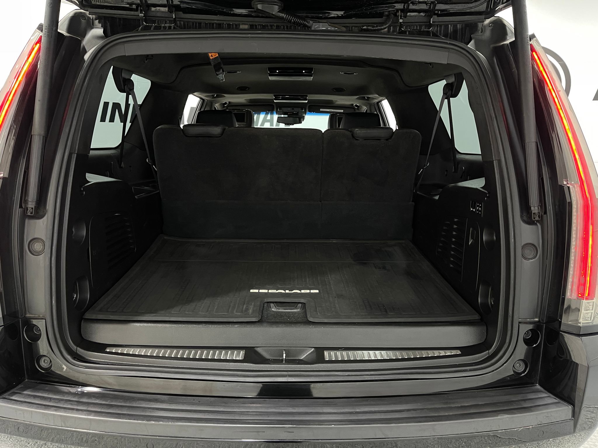 Used 2015 Cadillac Escalade ESV Platinum image 28