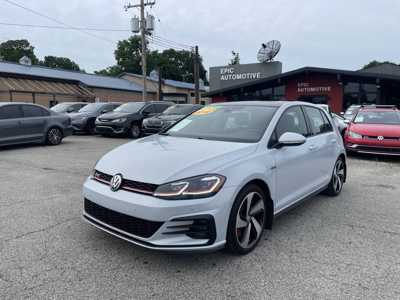 Used 2019 Volkswagen Golf 4-Door FWD image 1