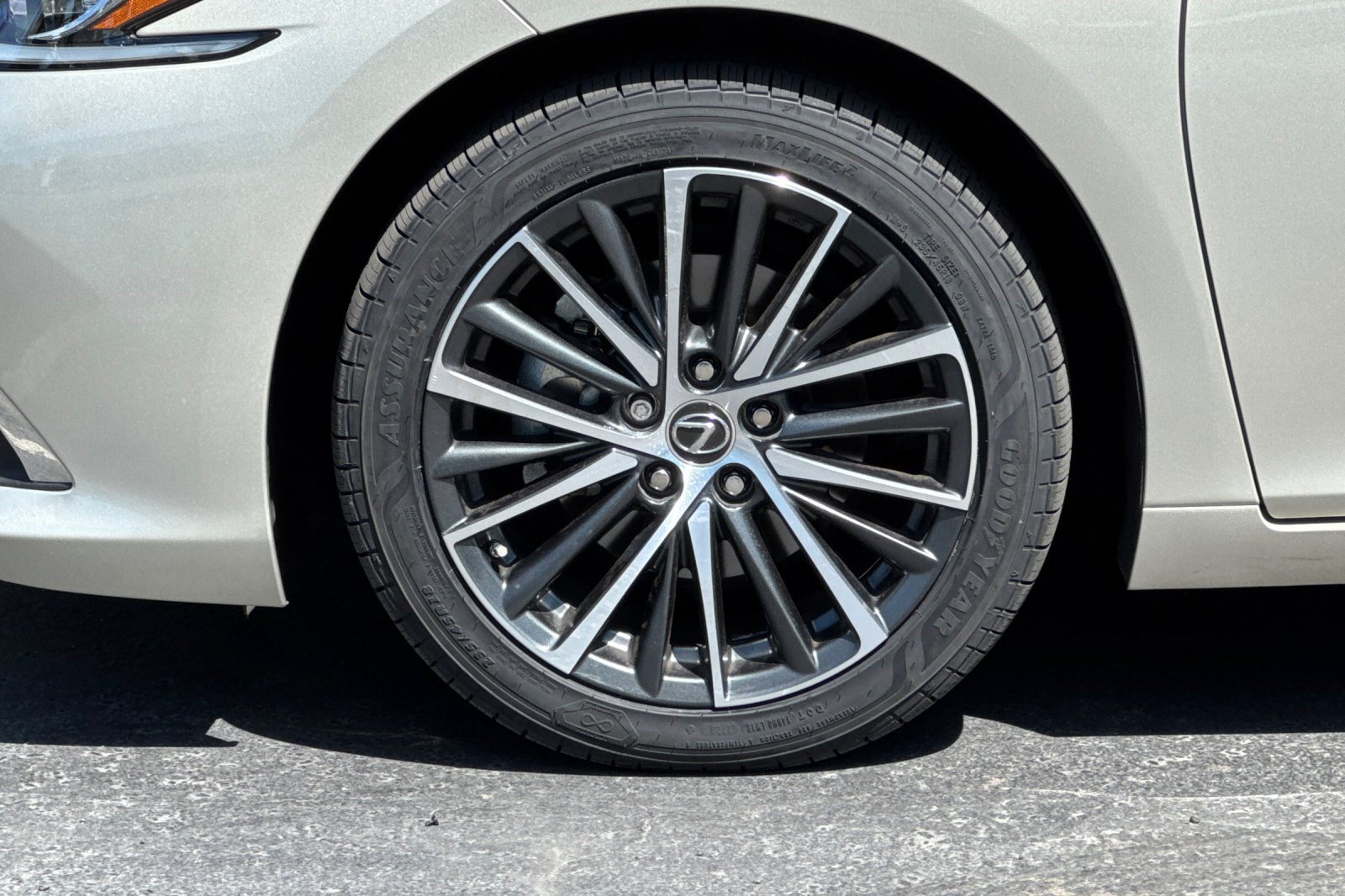 Certified 2025 Lexus ES 300h w/ Premium Package FWD image 36