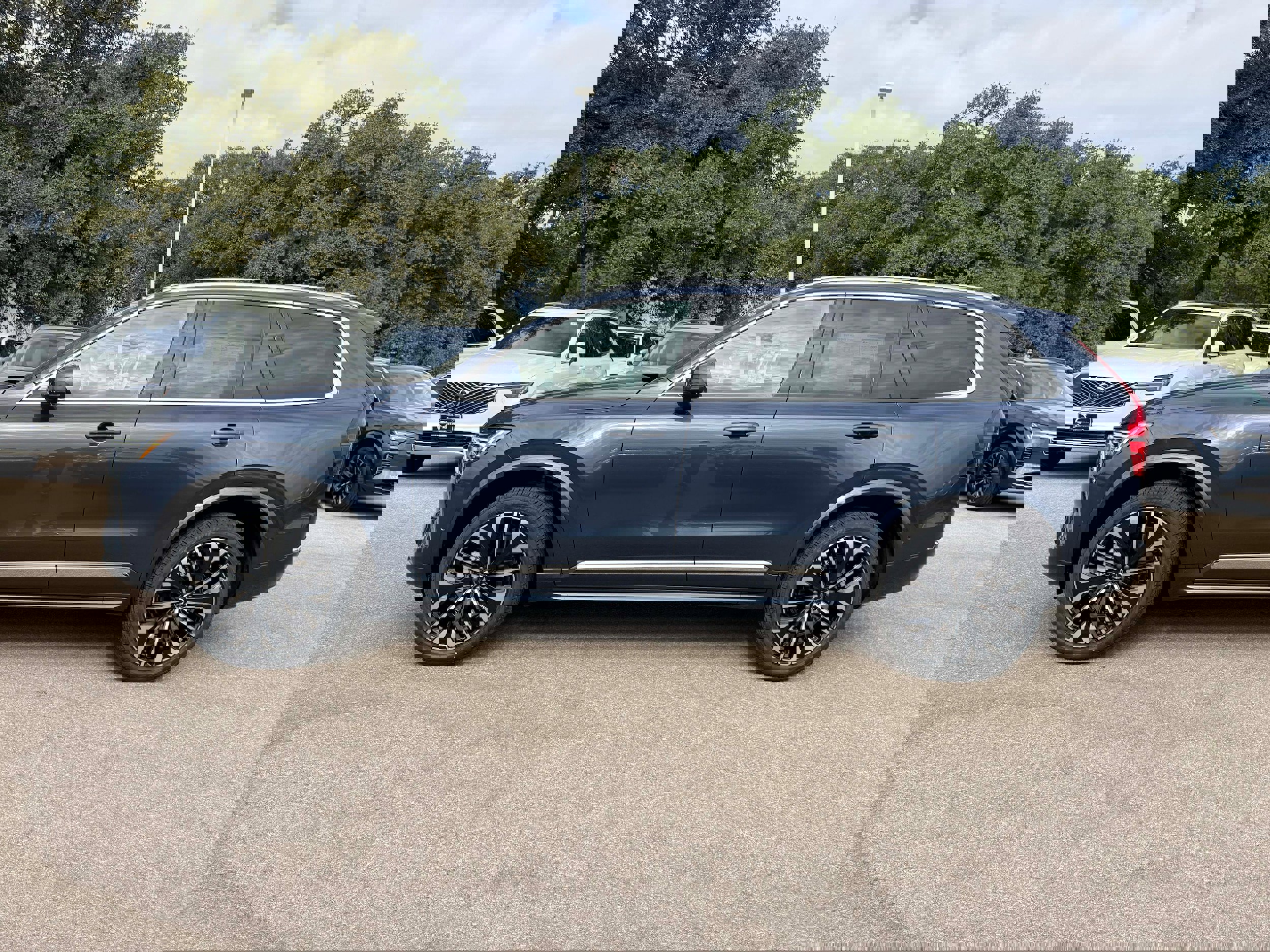 New 2026 Volvo XC90 B6 Plus w/ Protection Package Premier image 3