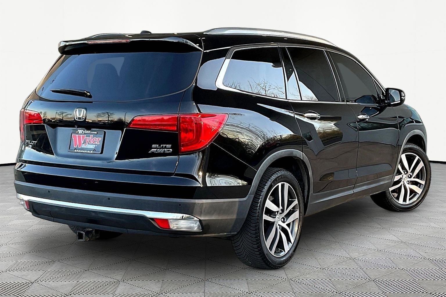 Used 2017 Honda Pilot Elite image 6