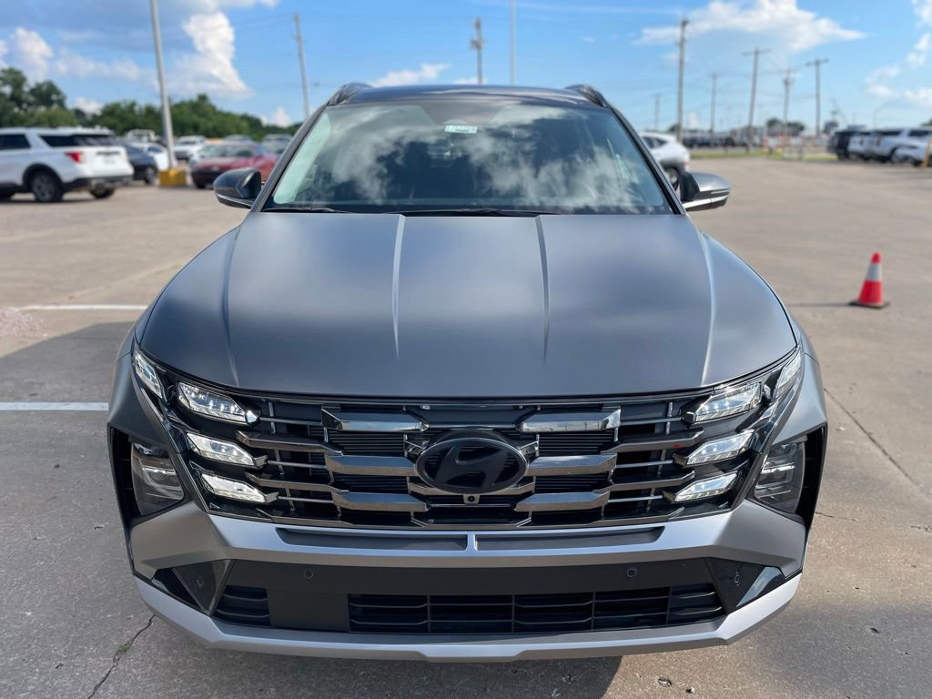 Used 2025 Hyundai Tucson Limited AWD/4WD image 3