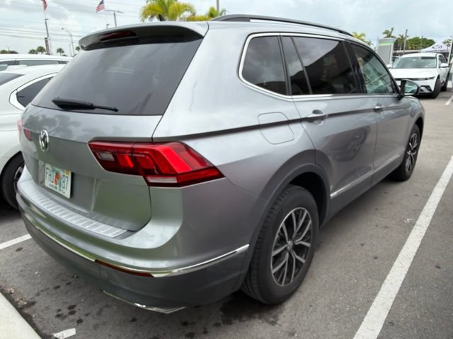 Used 2021 Volkswagen Tiguan SE w/ Panoramic Sunroof Package FWD image 4