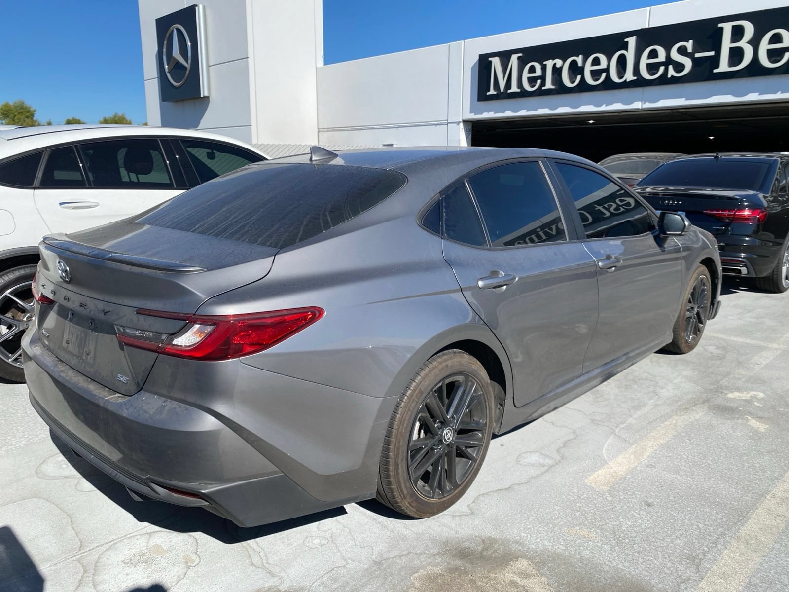 Used 2025 Toyota Camry SE FWD image 4