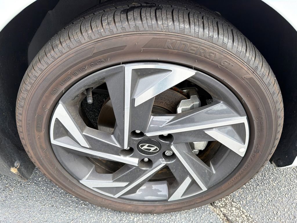 Used 2025 Hyundai Elantra SEL image 13