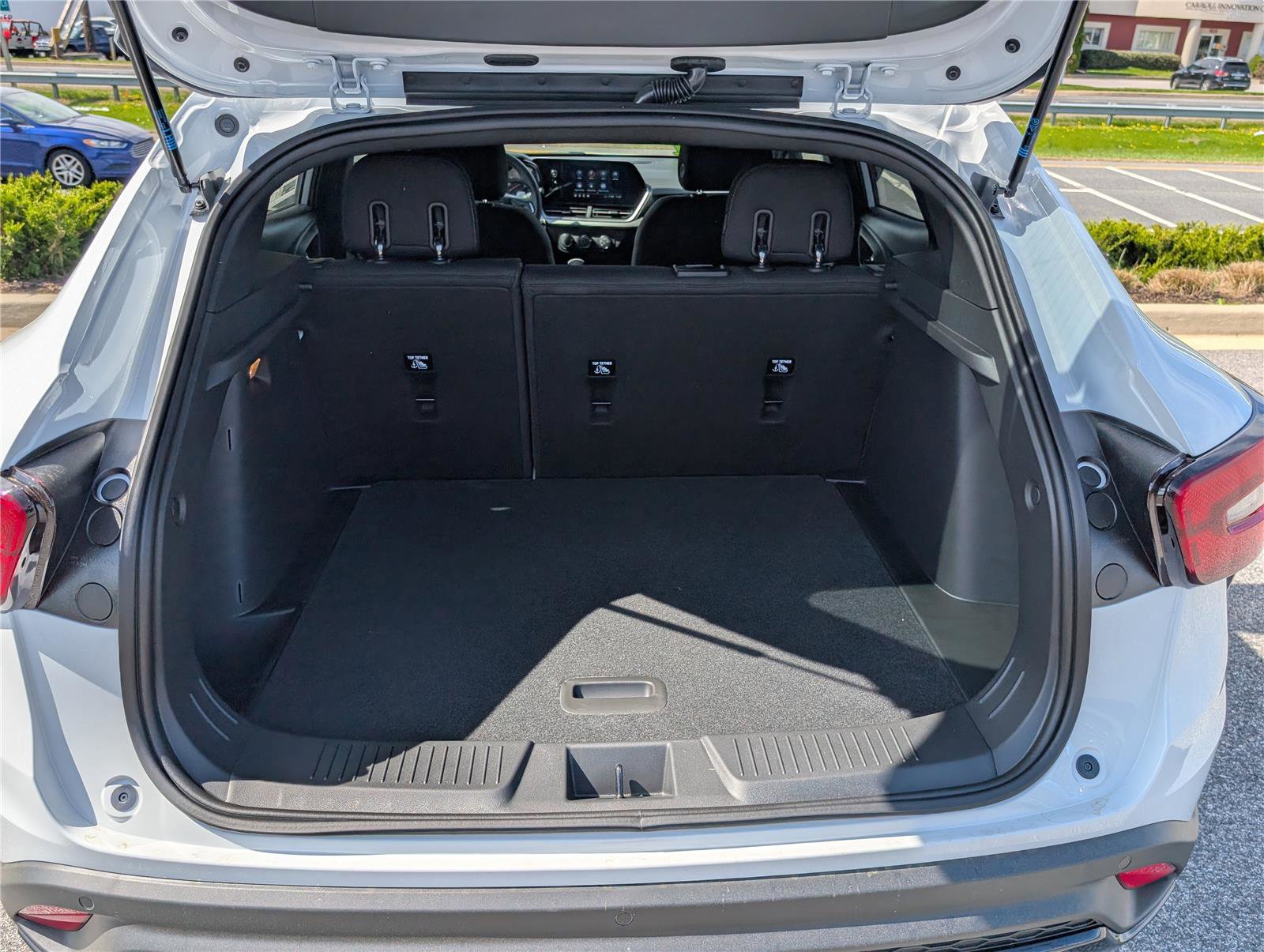 New 2026 Chevrolet Trax RS w/ Sunroof Package FWD image 8