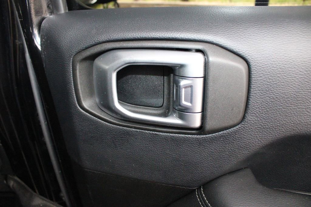 Used 2018 Jeep Wrangler Unlimited Sahara AWD/4WD image 53