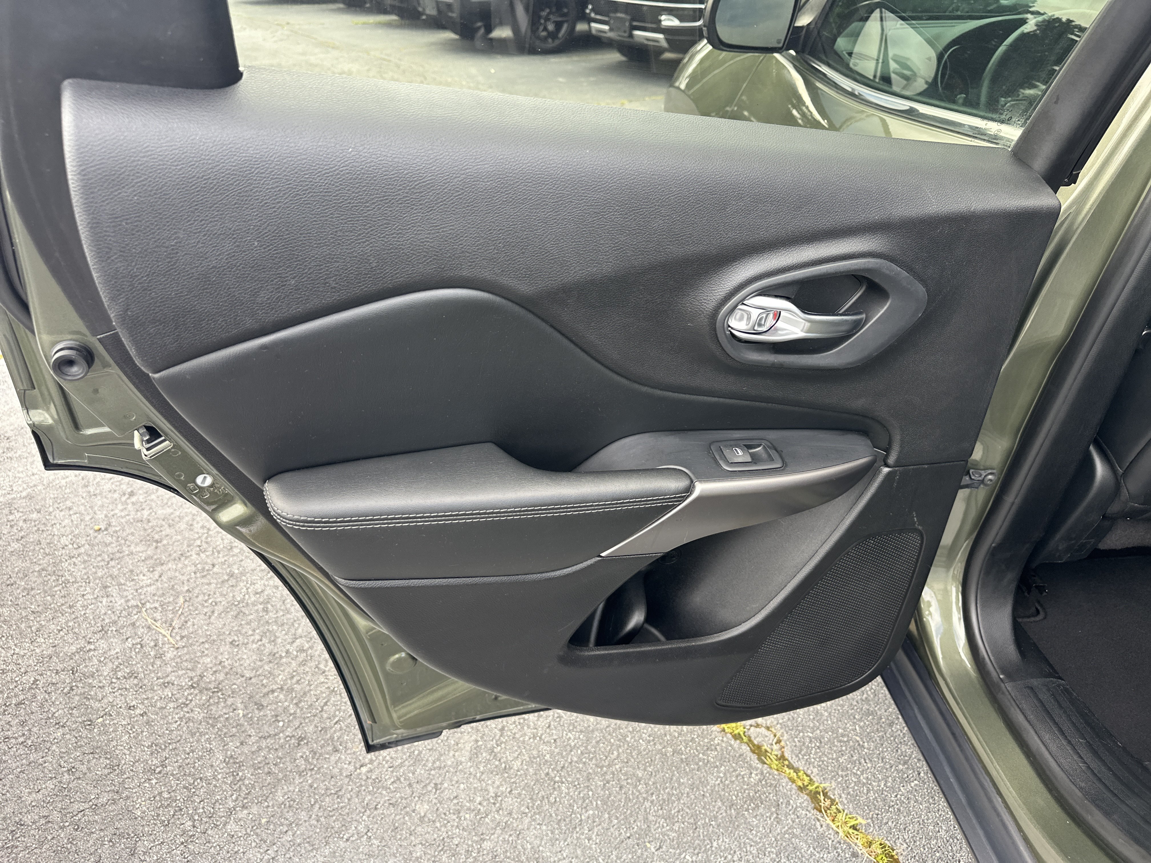 Used 2020 Jeep Cherokee Limited AWD/4WD image 21