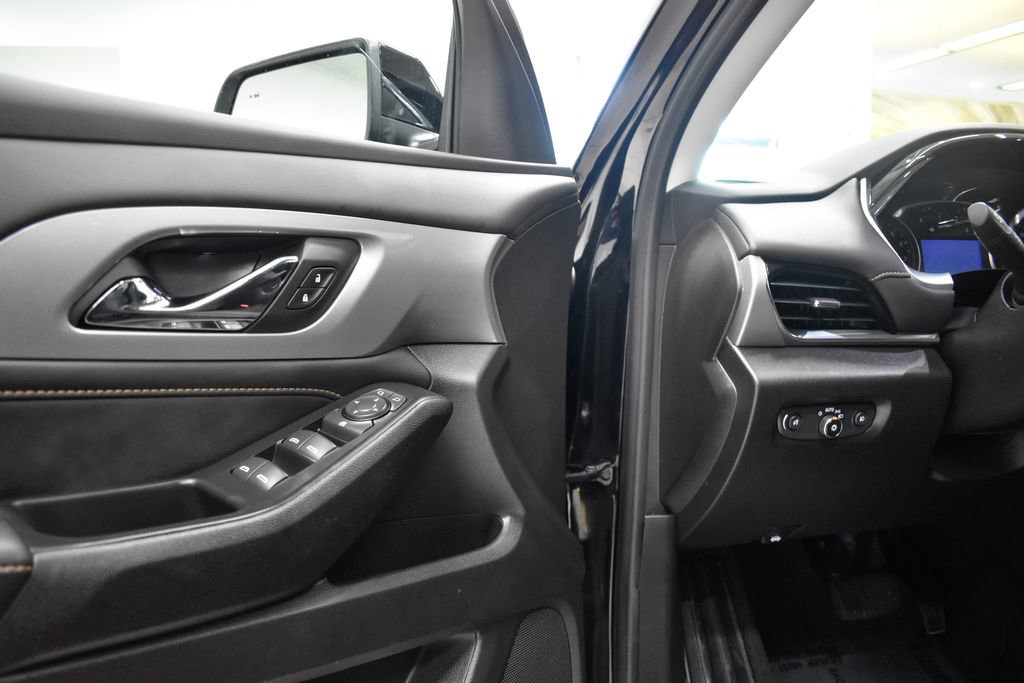 Used 2021 Chevrolet Traverse LT FWD image 16