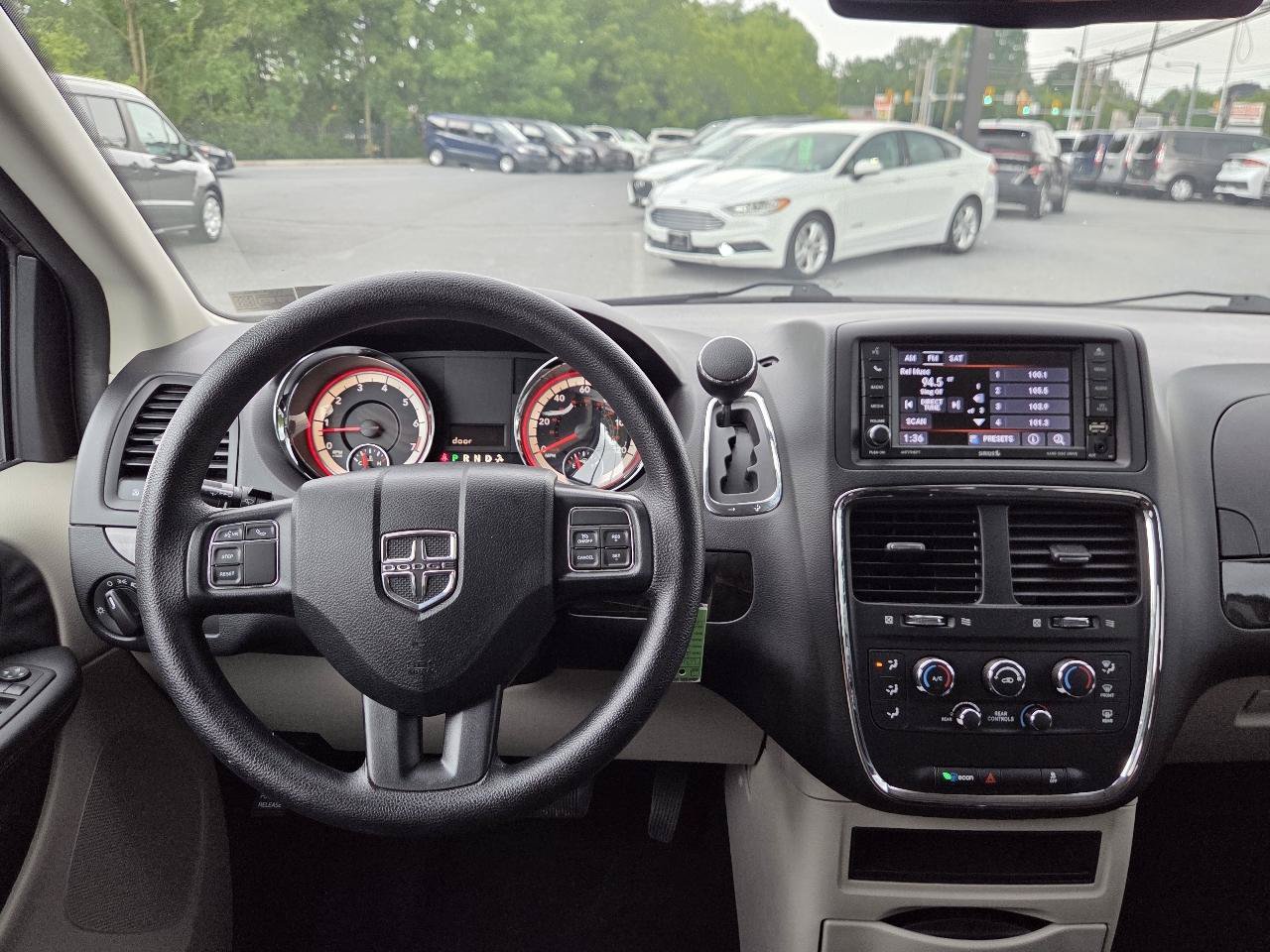 Used 2018 Dodge Grand Caravan SE w/ UConnect Hands-Free Group FWD image 24