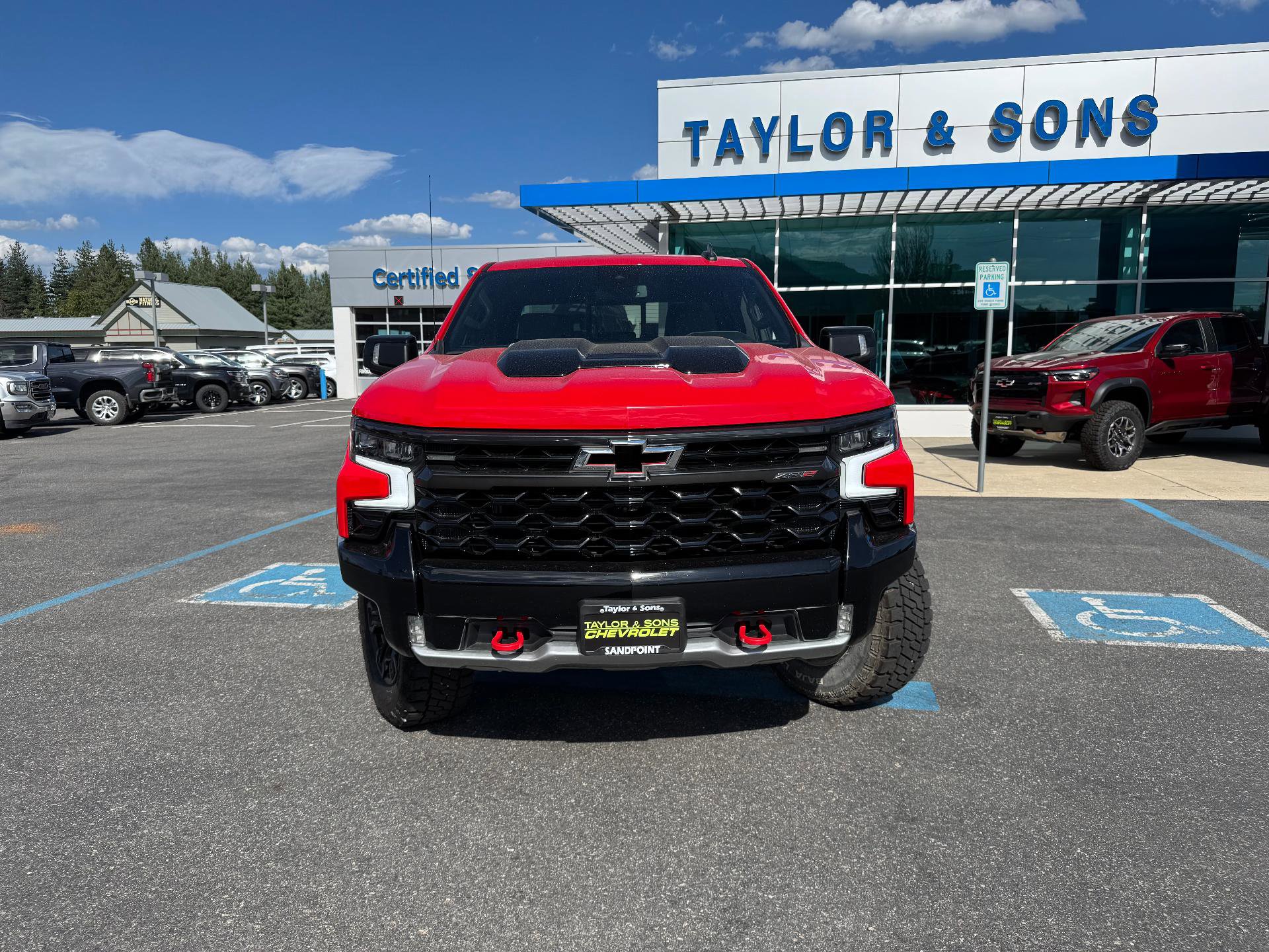 Used 2023 Chevrolet Silverado 1500 ZR2 image 2