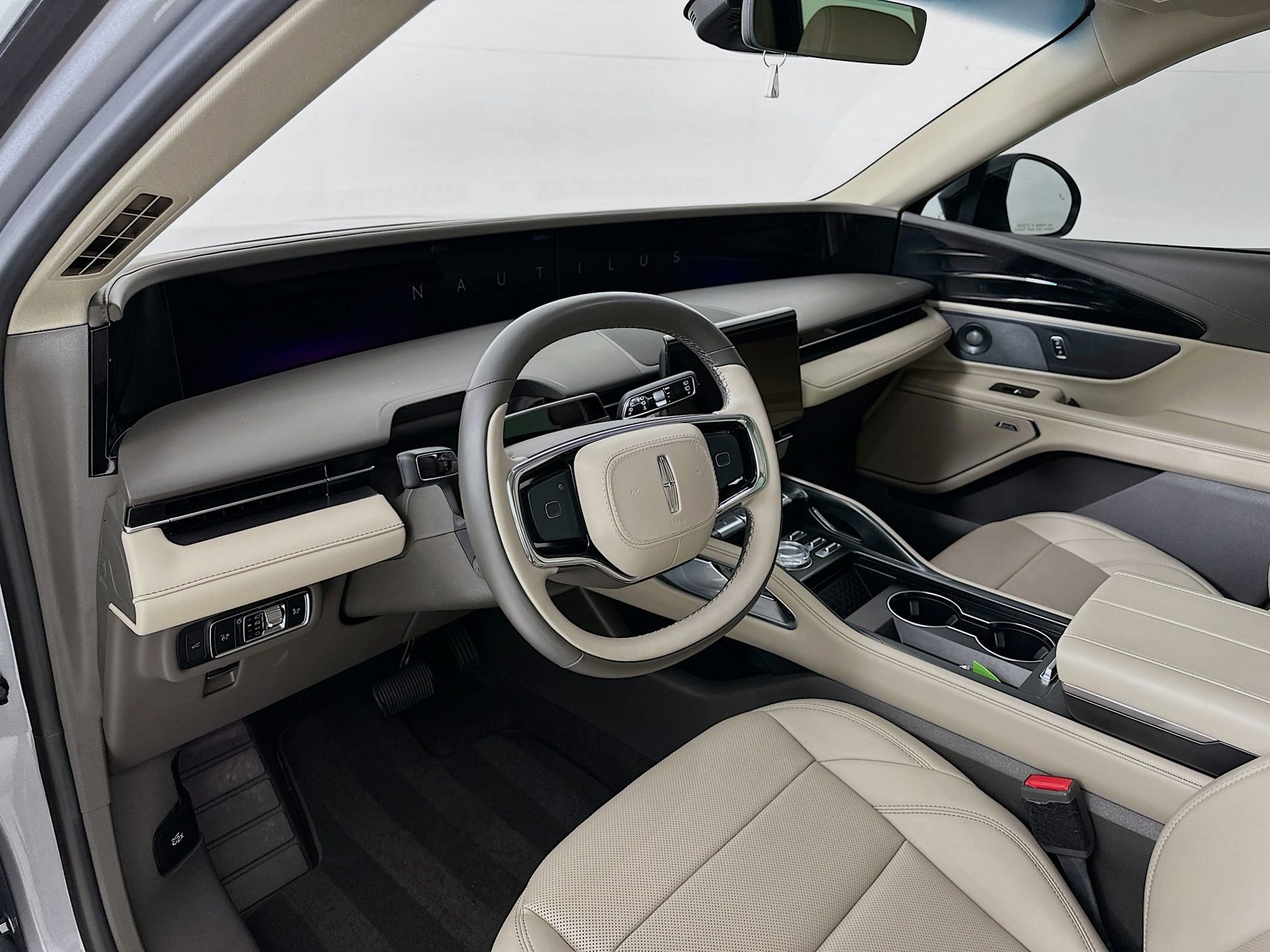 Used 2024 Lincoln Nautilus Premier w/ Equipment Group 102A image 10