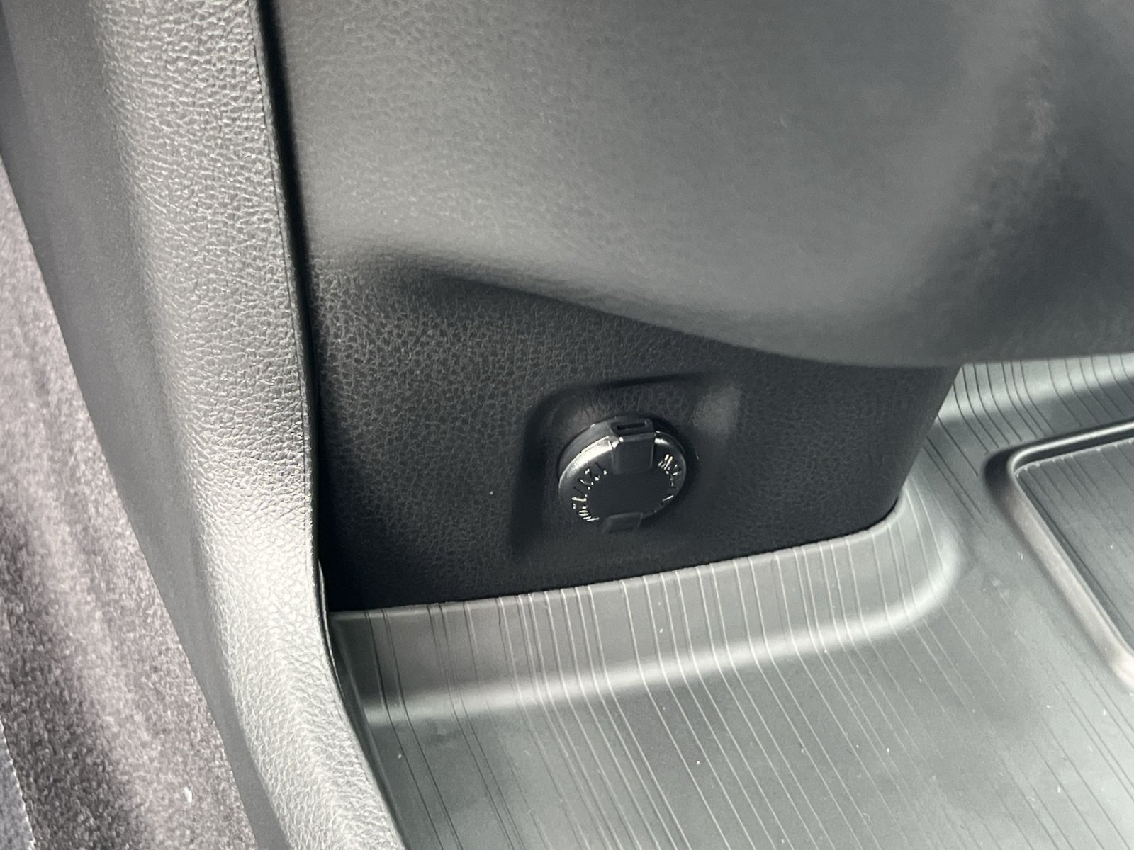 New 2026 Toyota Sienna Platinum AWD/4WD image 25