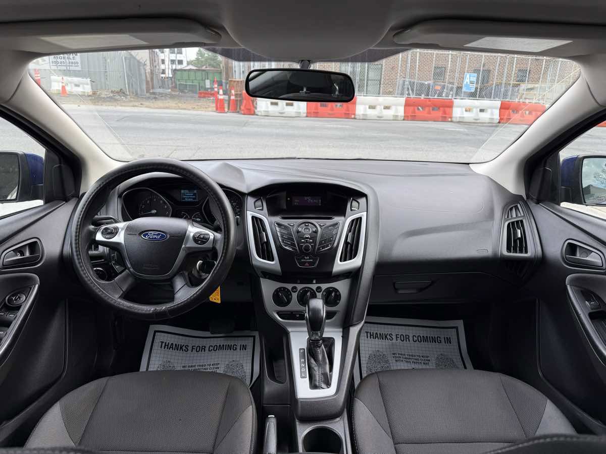 Used 2012 Ford Focus SE w/ SE Winter Pkg image 13