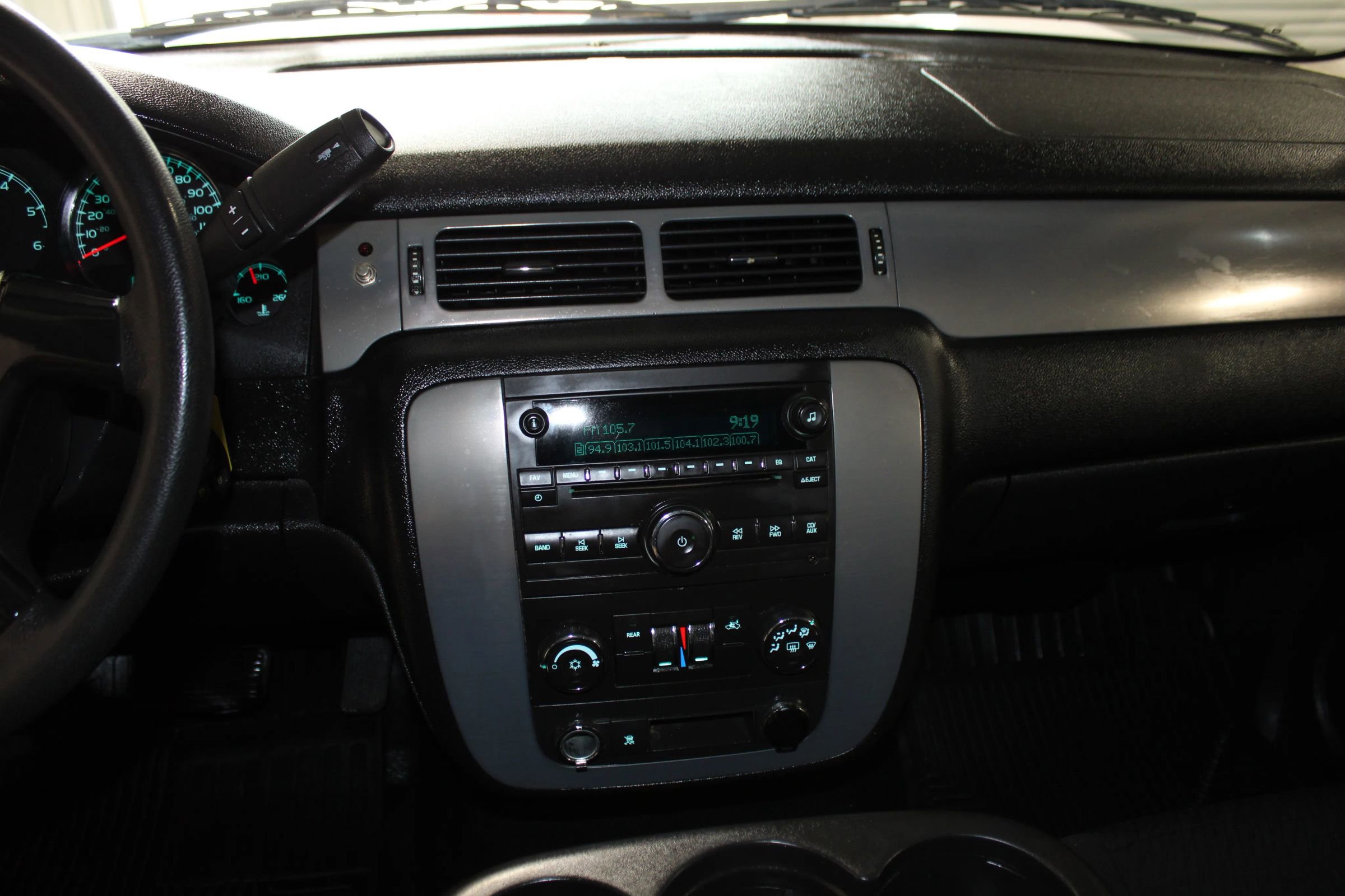 Used 2011 Chevrolet Suburban 2500 RWD image 12