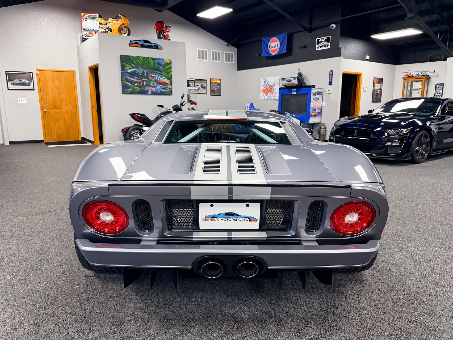 Used 2006 Ford GT RWD image 3
