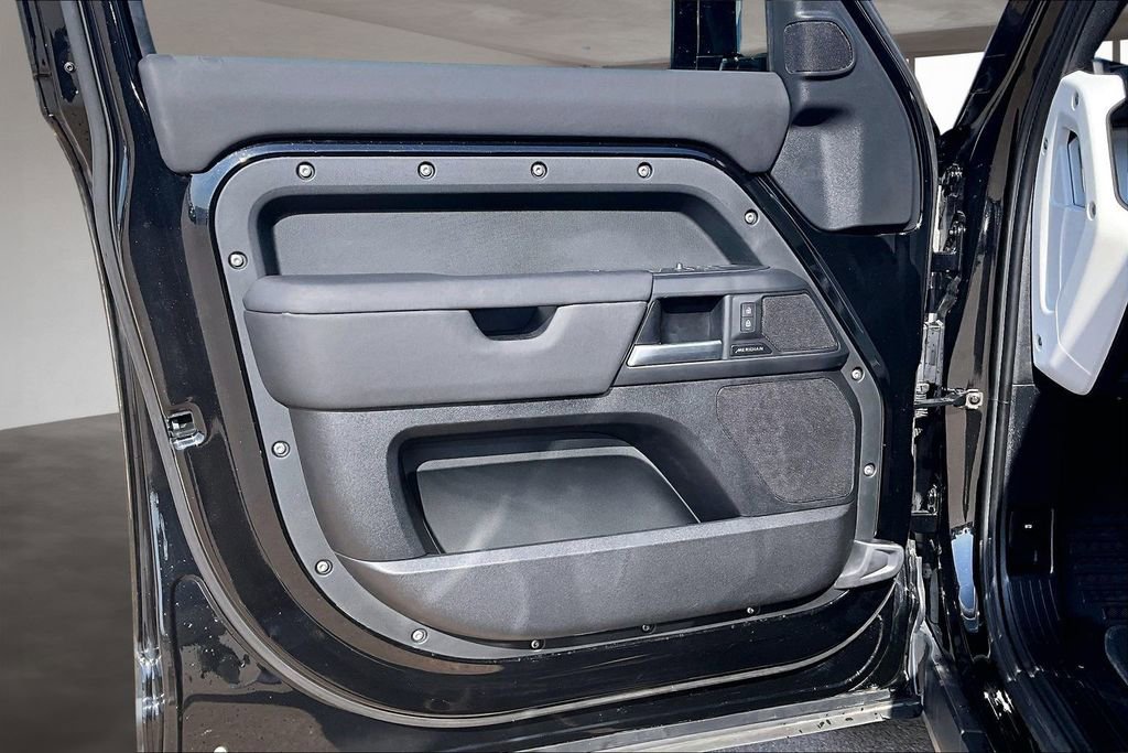 Used 2025 Land Rover Defender 110 S image 18