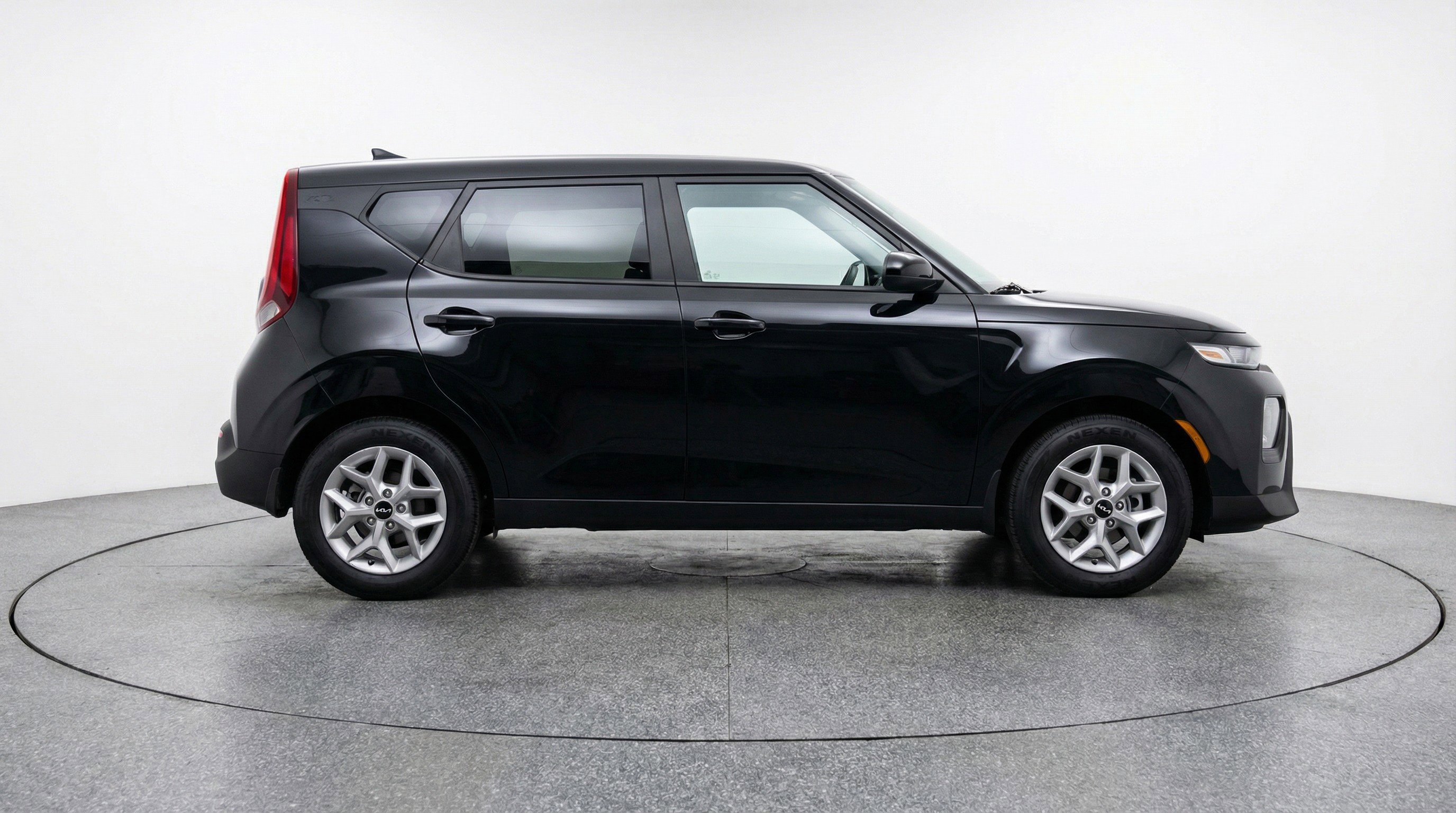 Used 2025 Kia Soul FWD image 11