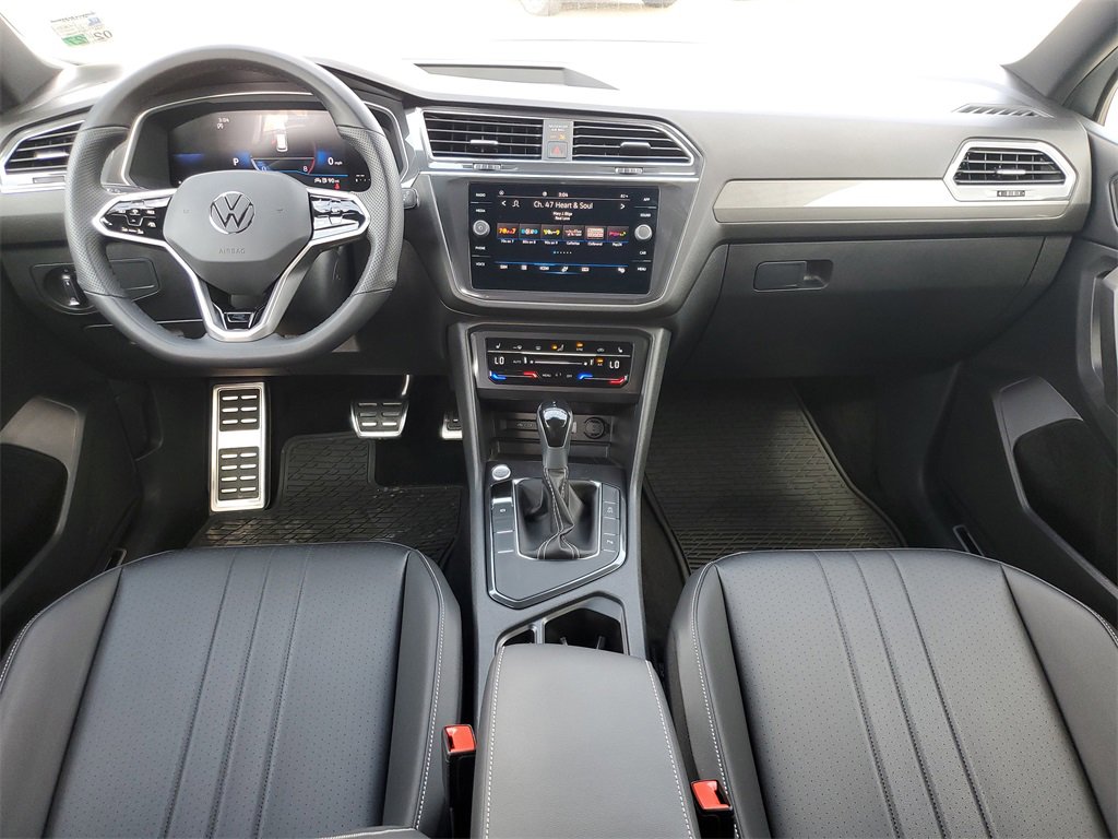 Used 2023 Volkswagen Tiguan SE R-Line image 8