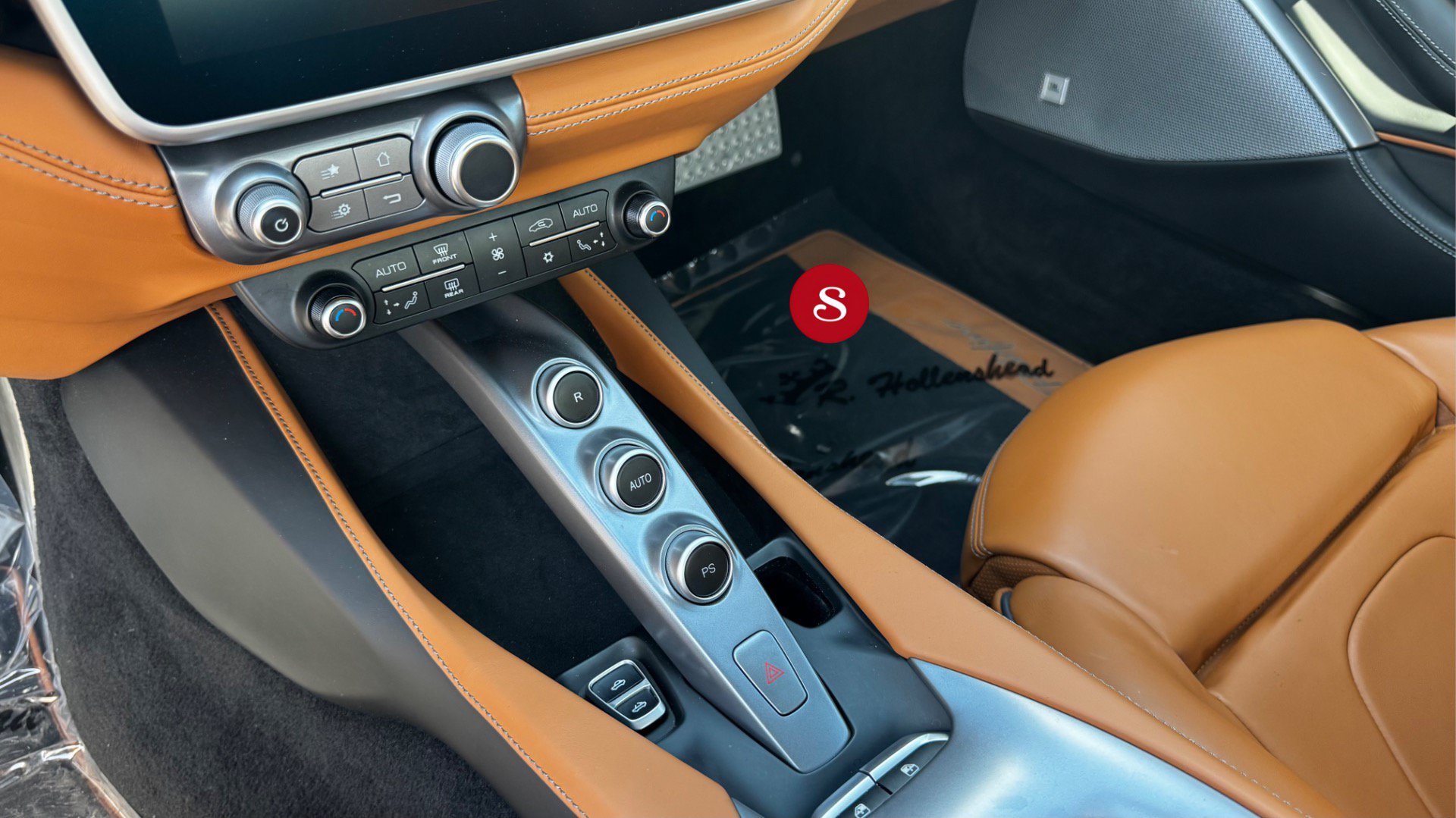 Used 2019 Ferrari Portofino RWD image 15