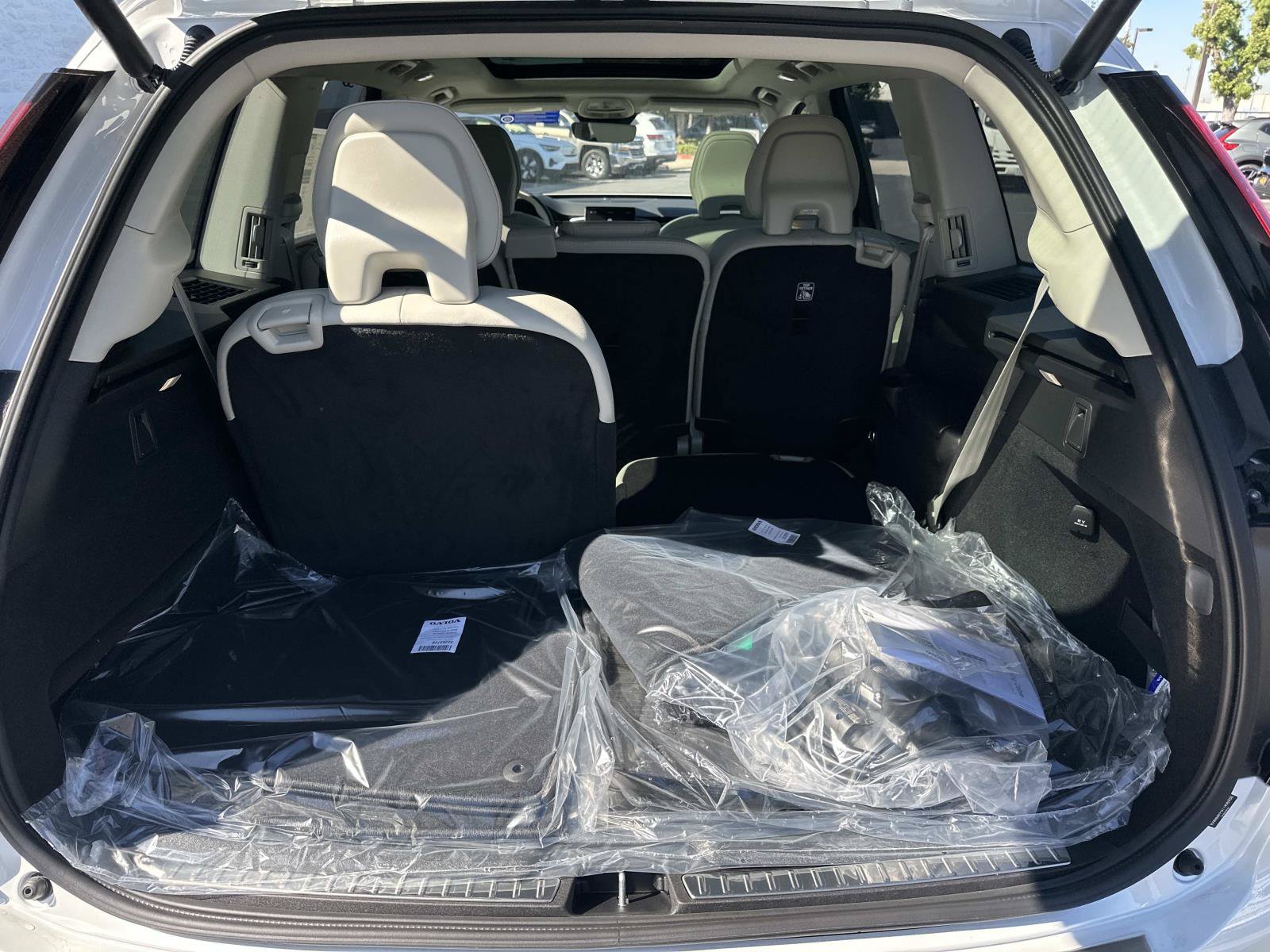 New 2026 Volvo XC90 T8 Ultra w/ Protection Package Premier AWD/4WD image 19