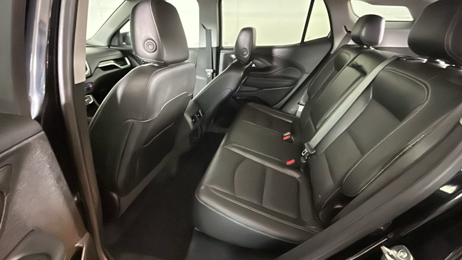 Used 2024 GMC Terrain SLT AWD/4WD image 30
