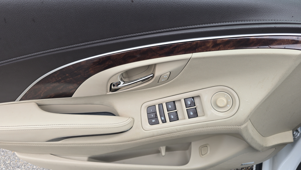 Used 2015 Buick LaCrosse Leather w/ Experience Buick Package FWD image 16