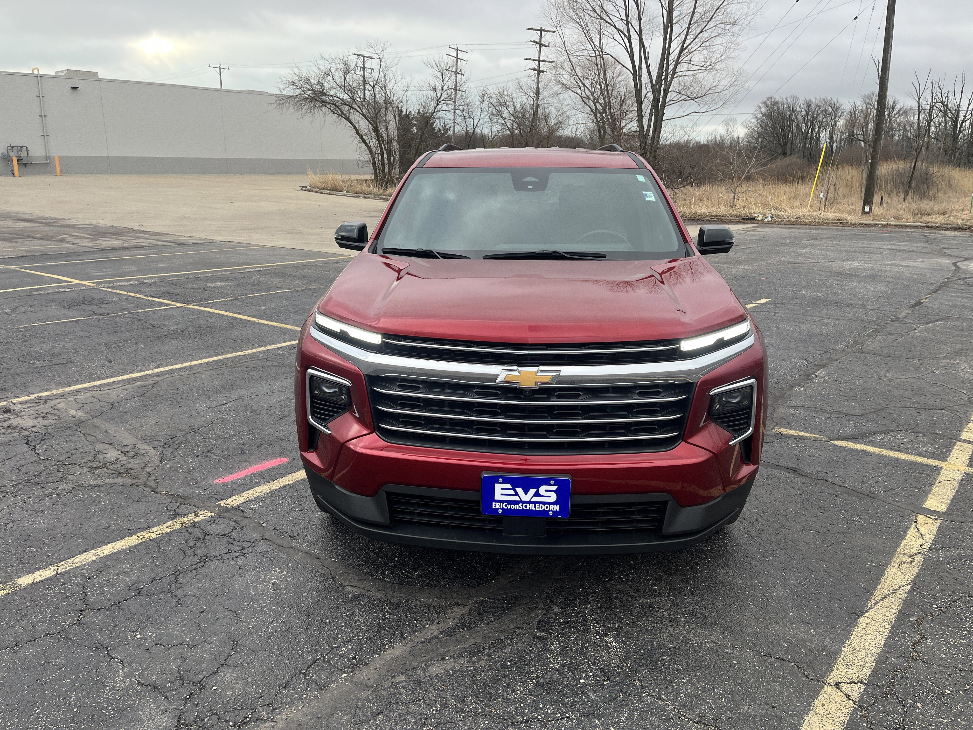 Used 2024 Chevrolet Traverse LT FWD image 2