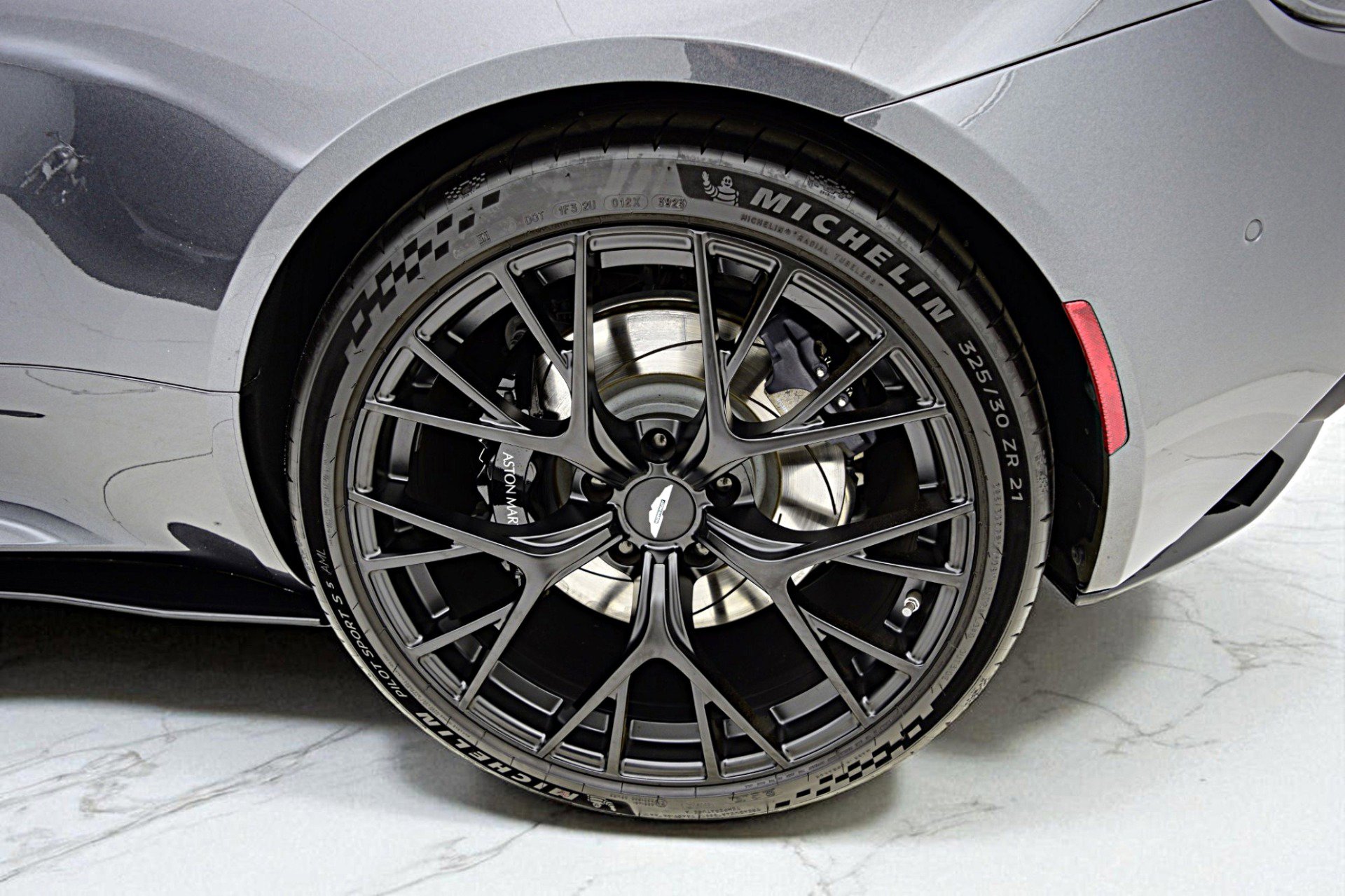 Used 2024 Aston Martin DB12 Coupe image 41