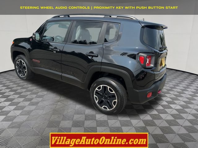 Used 2017 Jeep Renegade Trailhawk AWD/4WD image 2