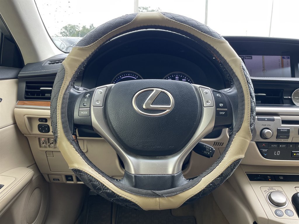Used 2015 Lexus ES 300h w/ Navigation System Package FWD image 24