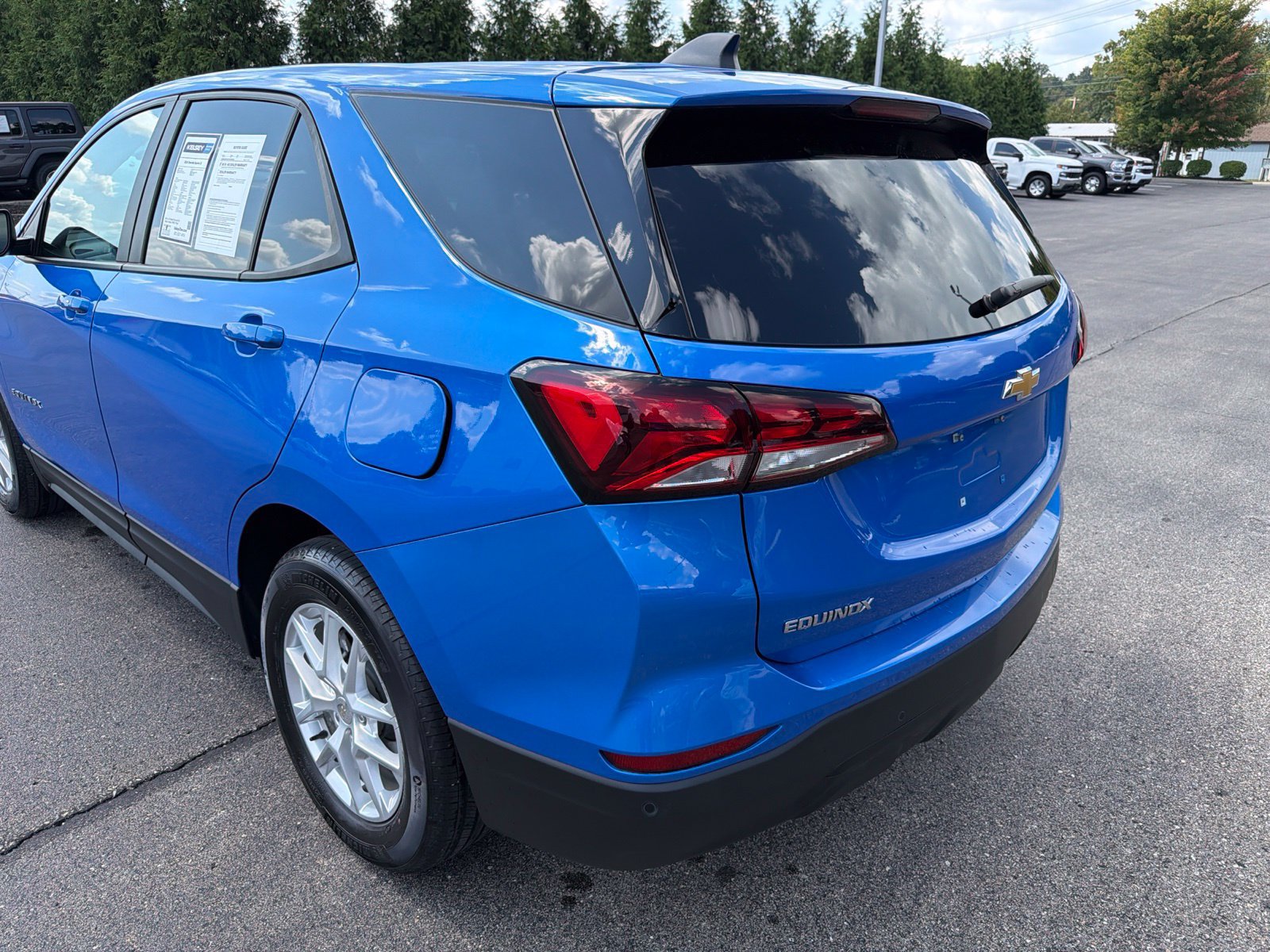 Used 2024 Chevrolet Equinox LS w/ LS Convenience Package FWD image 3