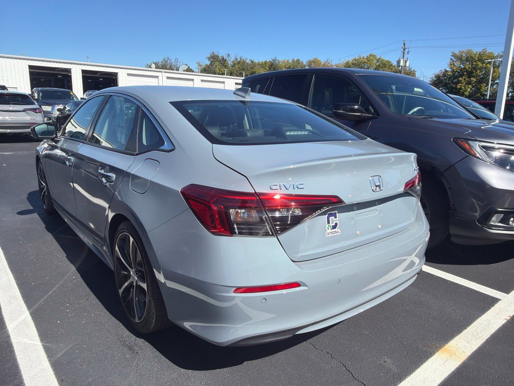 Used 2023 Honda Civic Touring image 2