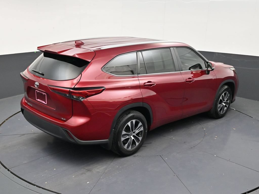 Used 2023 Toyota Highlander XLE FWD image 16
