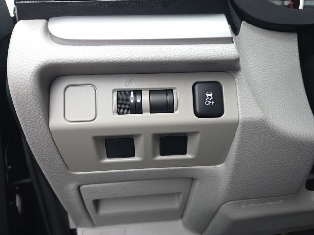 Used 2017 Subaru Forester 2.5i Premium w/ All-Weather Package image 11