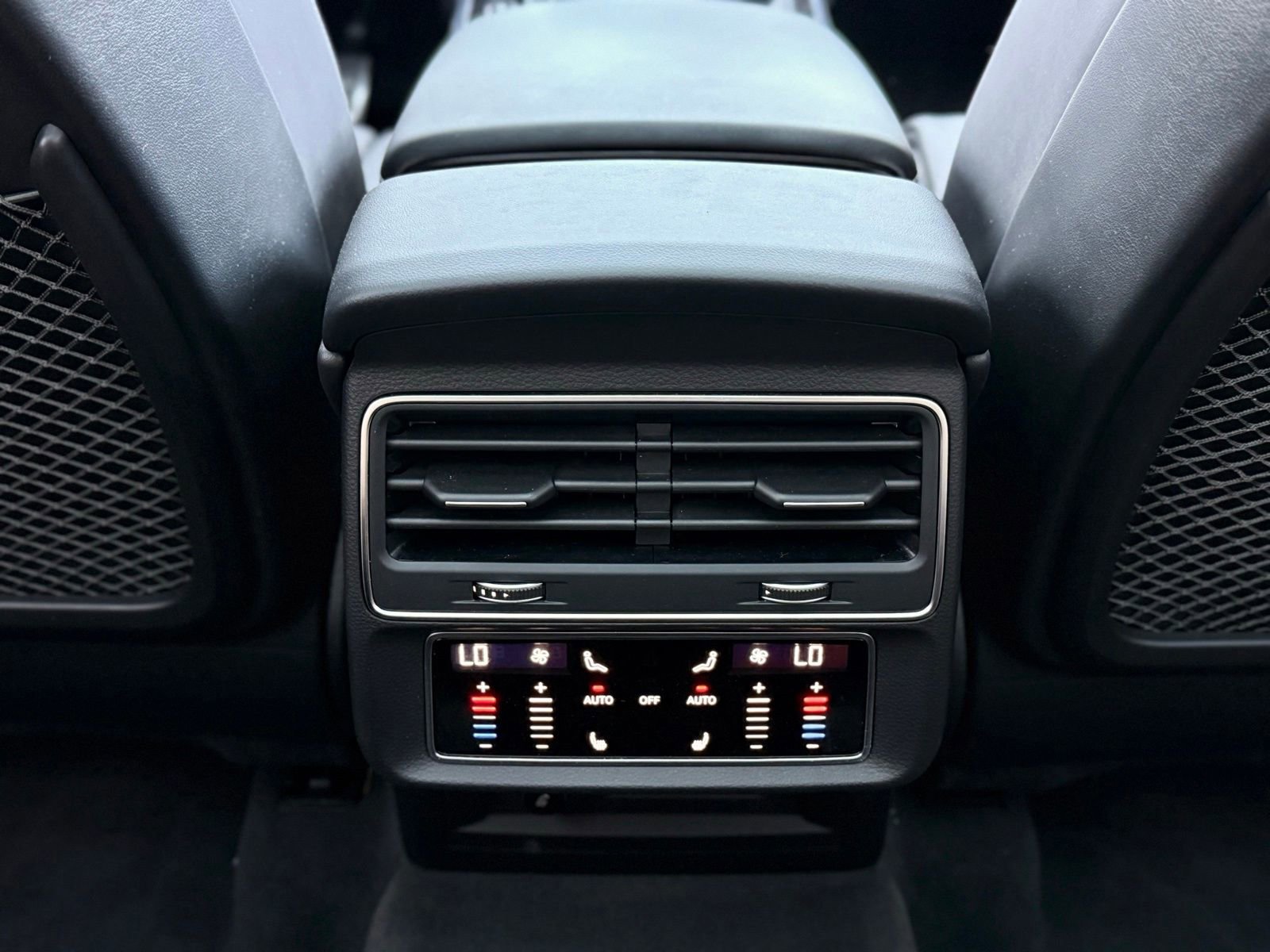 Used 2023 Audi SQ7 Prestige w/ Prestige Package image 35