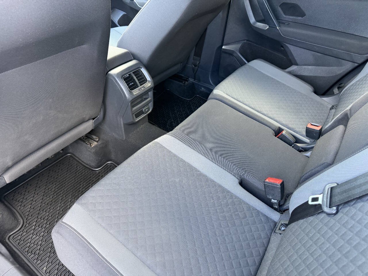 Used 2018 Volkswagen Tiguan S w/ 3rd Row Seat Package AWD/4WD image 23